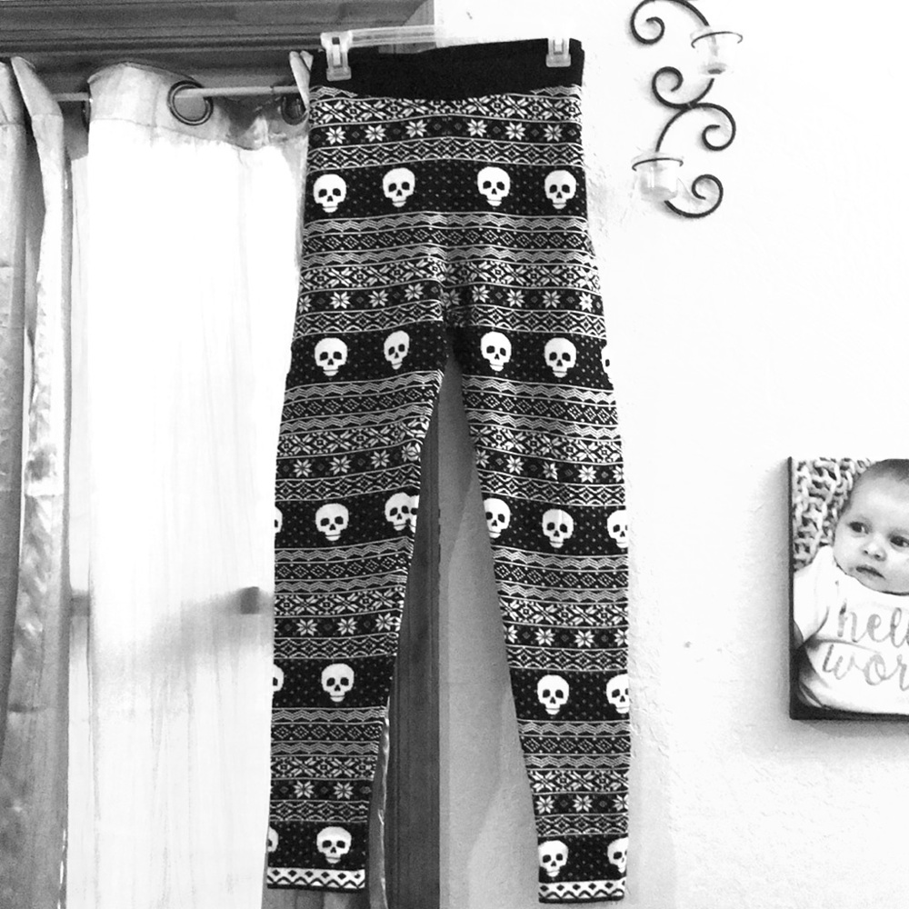 Thick skull leggings for the winter